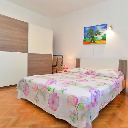 Apartments Gracijano 1724 Ližnjan エクステリア 写真