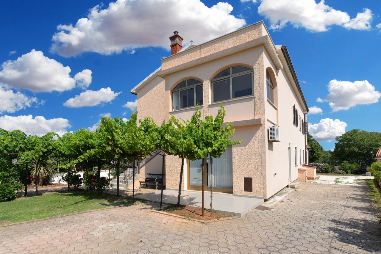 Apartments Gracijano 1724 Ližnjan エクステリア 写真
