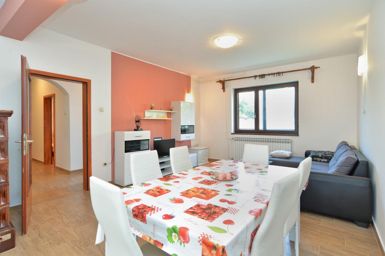 Apartments Gracijano 1724 Ližnjan エクステリア 写真
