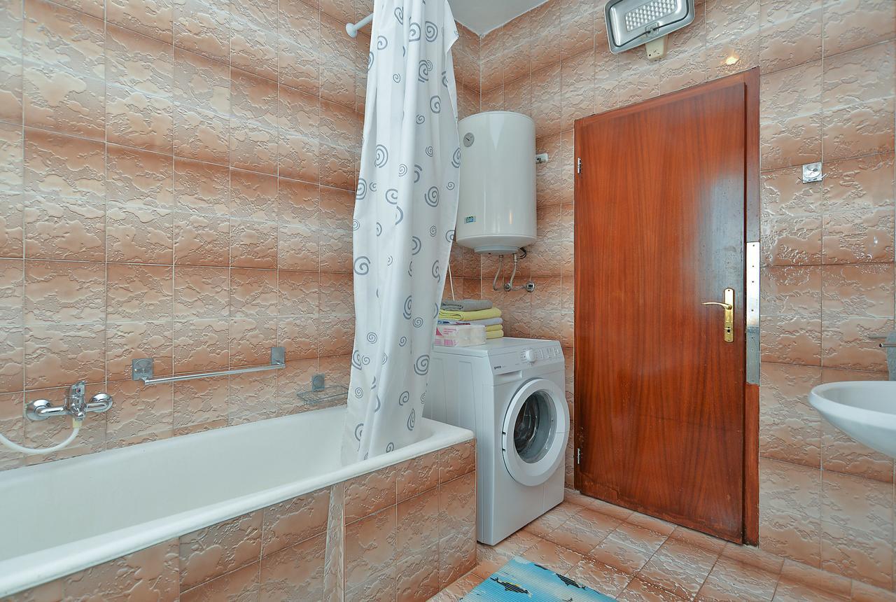 Apartments Gracijano 1724 Ližnjan エクステリア 写真