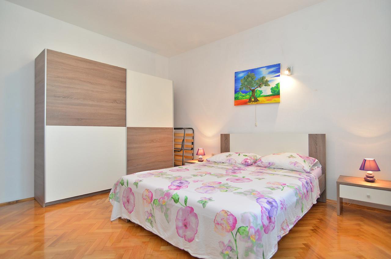 Apartments Gracijano 1724 Ližnjan エクステリア 写真