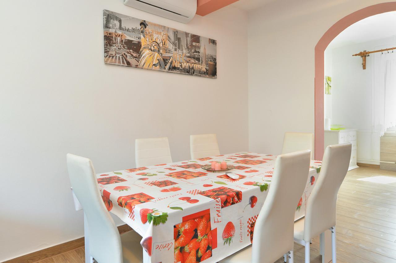 Apartments Gracijano 1724 Ližnjan エクステリア 写真