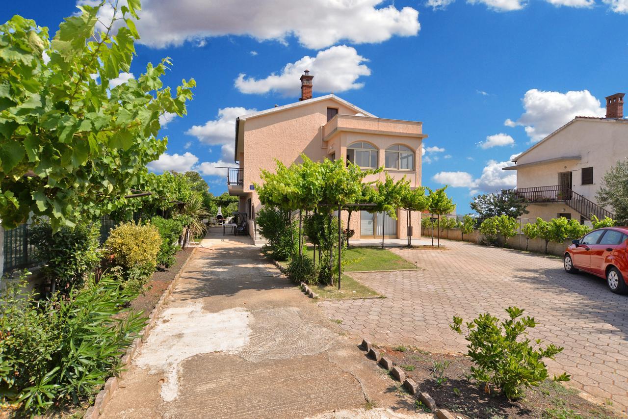 Apartments Gracijano 1724 Ližnjan エクステリア 写真