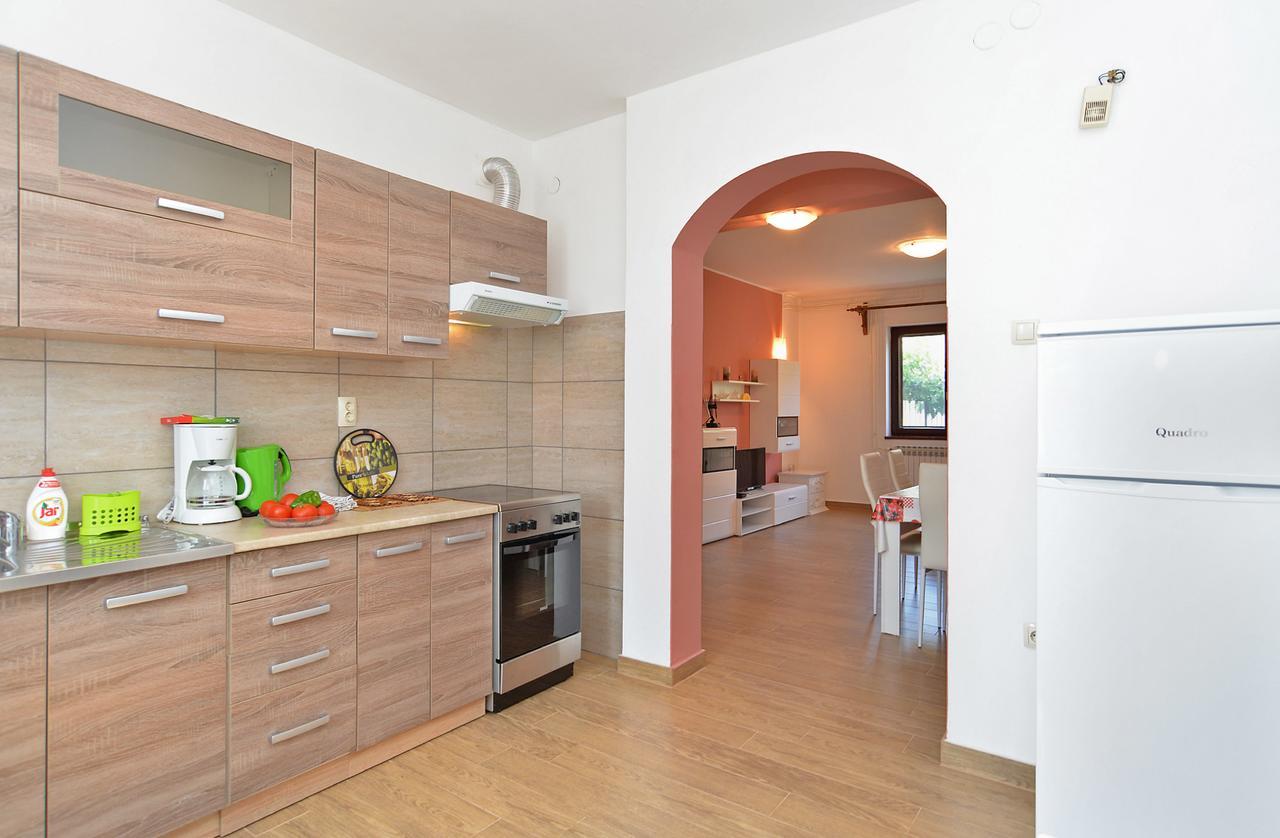 Apartments Gracijano 1724 Ližnjan エクステリア 写真
