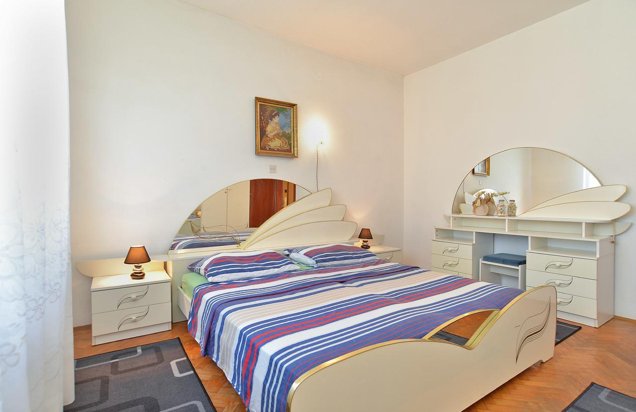 Apartments Gracijano 1724 Ližnjan エクステリア 写真