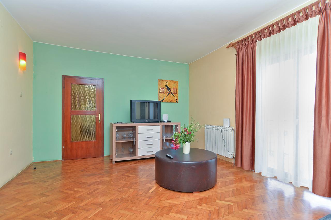 Apartments Gracijano 1724 Ližnjan エクステリア 写真