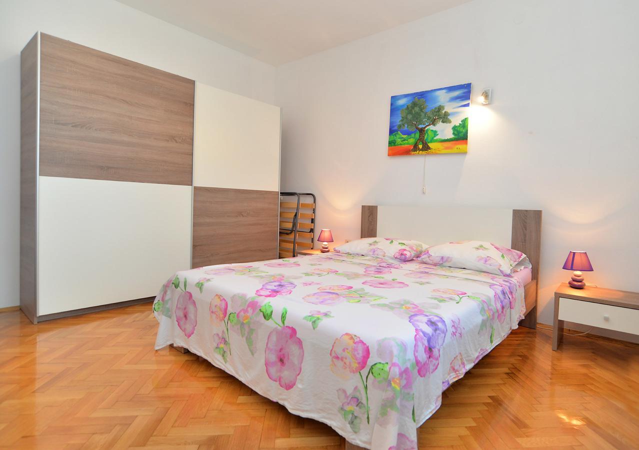 Apartments Gracijano 1724 Ližnjan エクステリア 写真