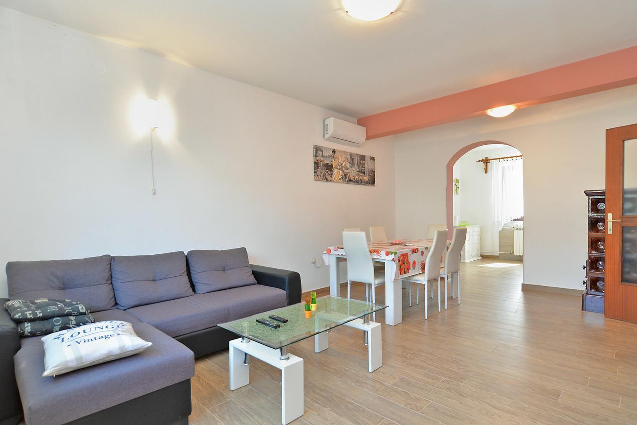 Apartments Gracijano 1724 Ližnjan エクステリア 写真