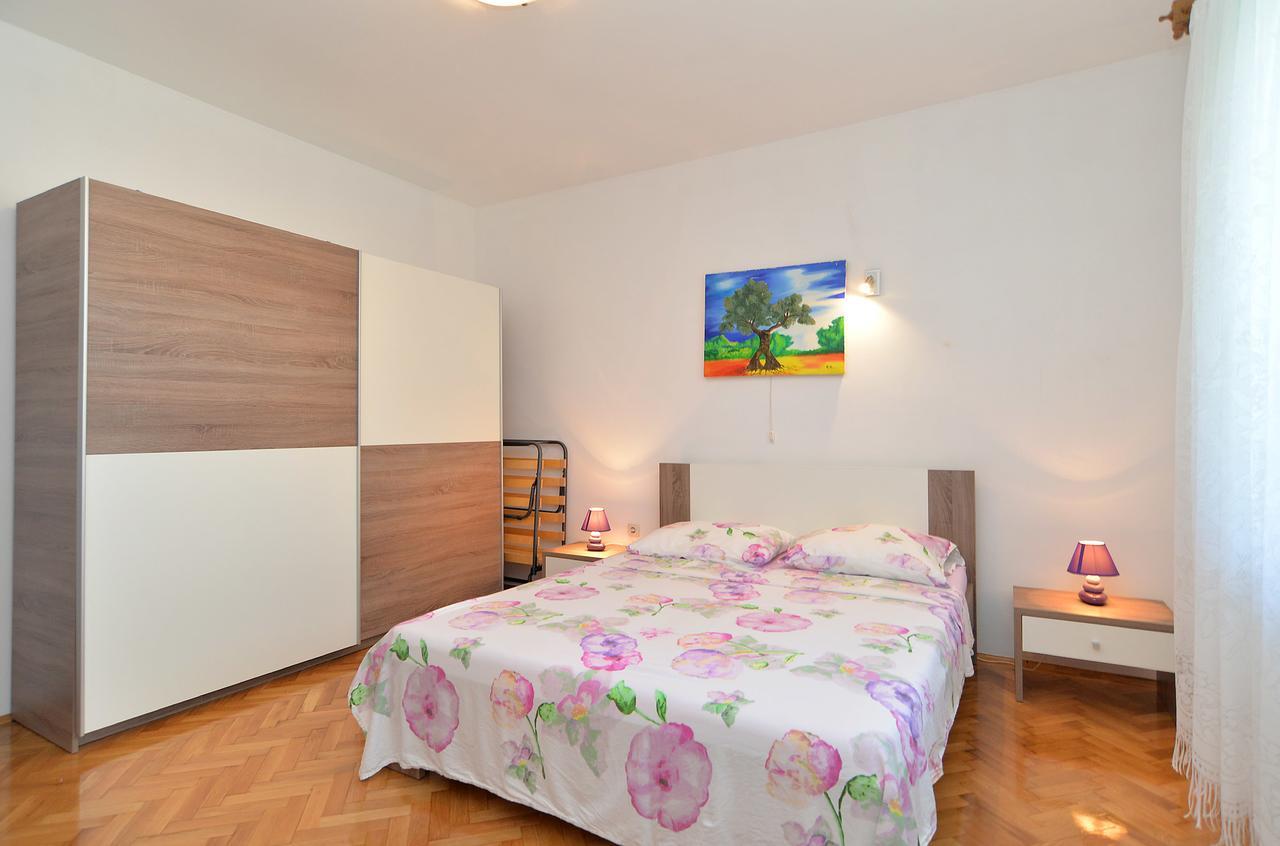Apartments Gracijano 1724 Ližnjan エクステリア 写真
