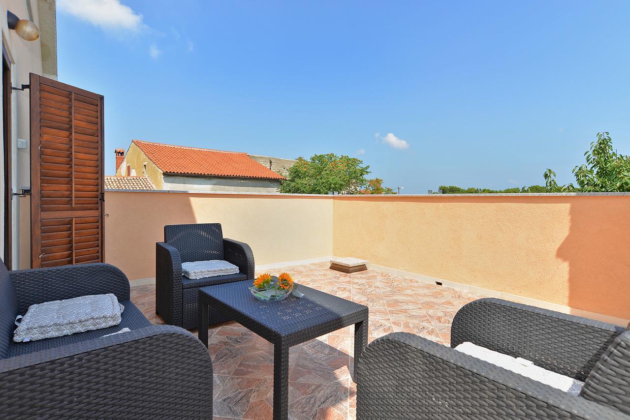 Apartments Gracijano 1724 Ližnjan エクステリア 写真