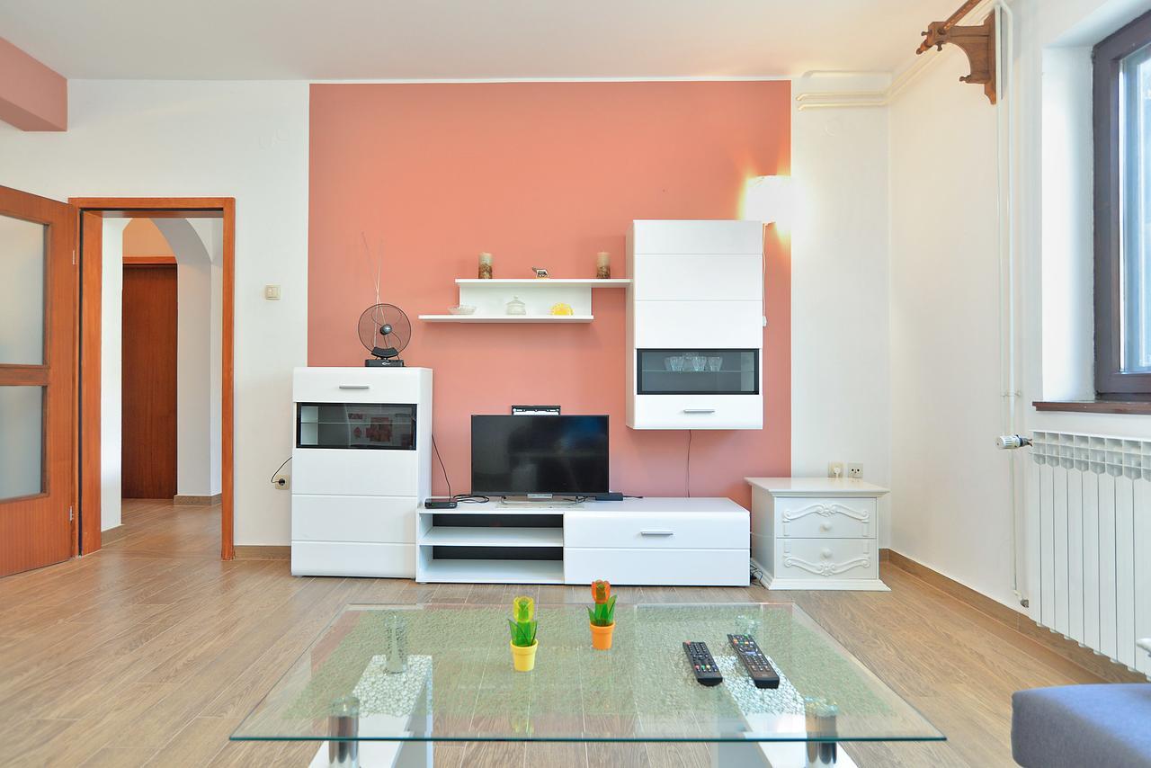 Apartments Gracijano 1724 Ližnjan エクステリア 写真