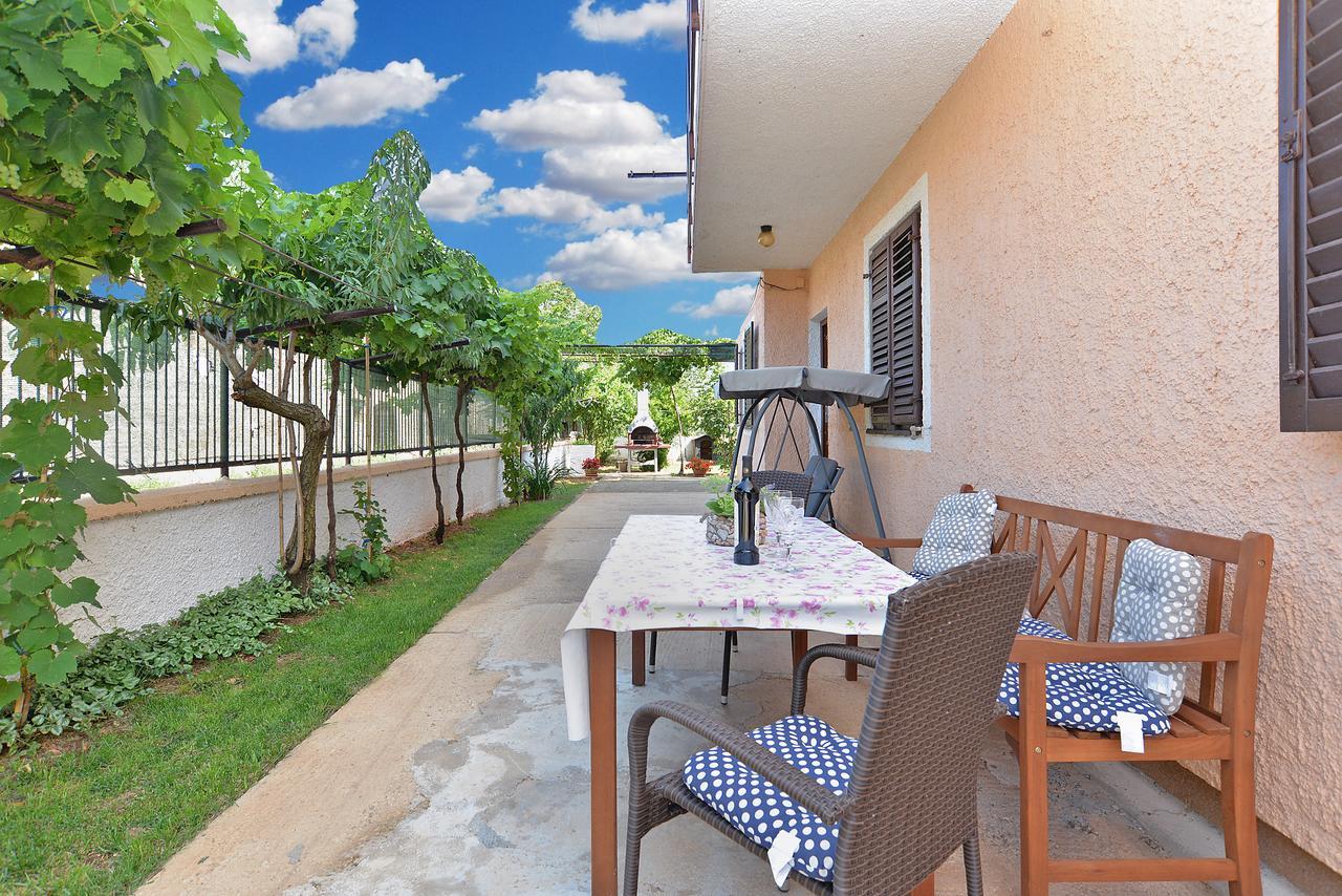 Apartments Gracijano 1724 Ližnjan エクステリア 写真