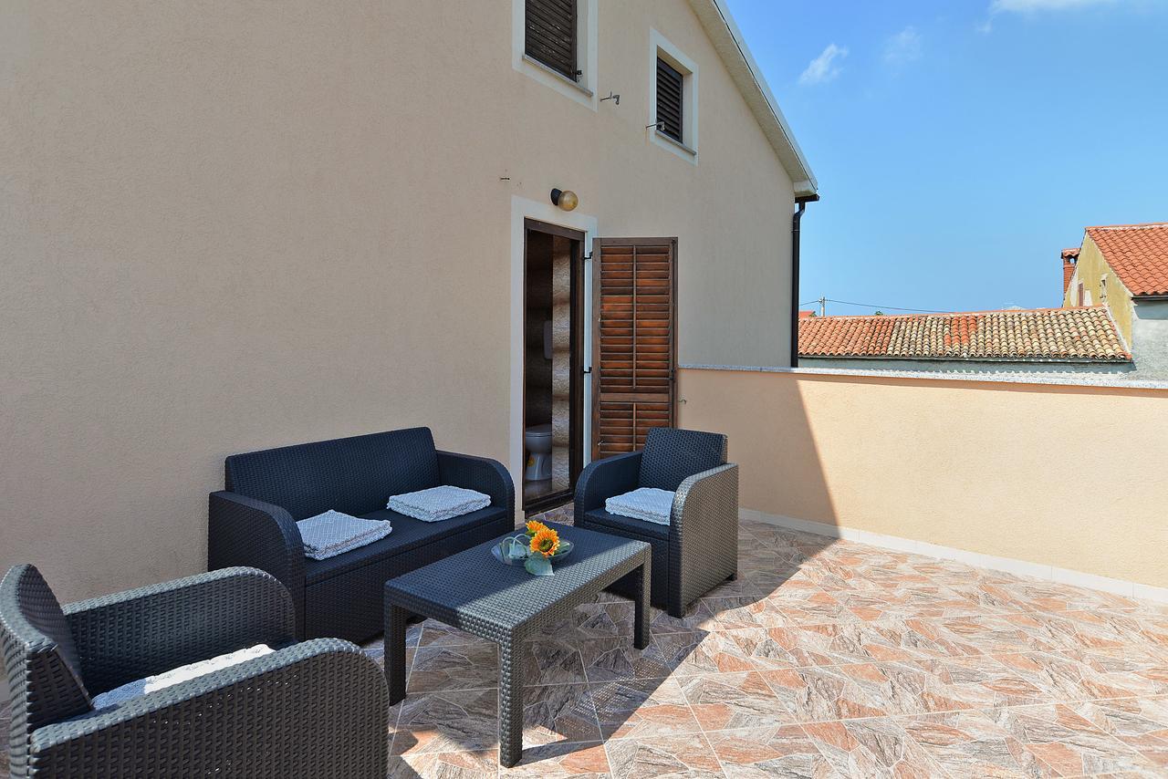 Apartments Gracijano 1724 Ližnjan エクステリア 写真
