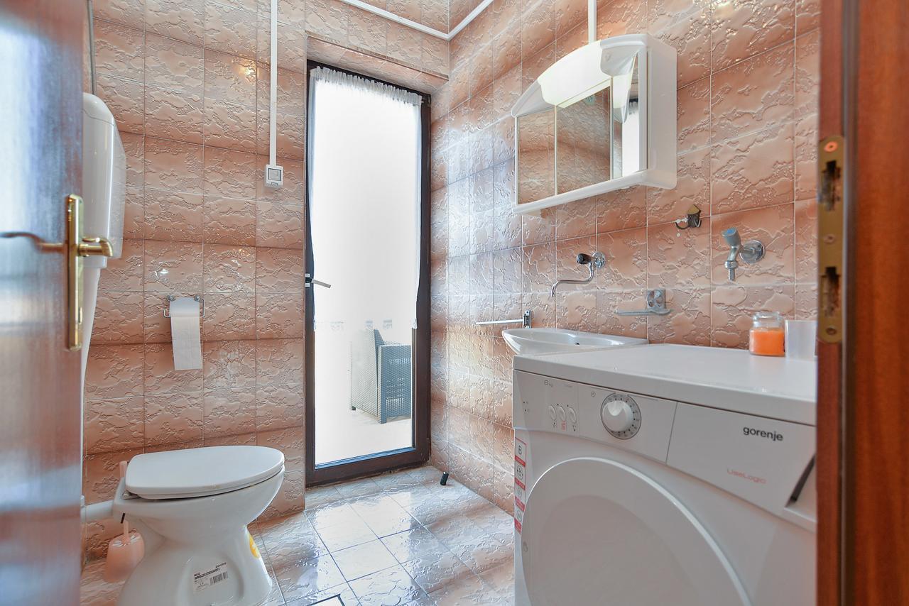 Apartments Gracijano 1724 Ližnjan エクステリア 写真