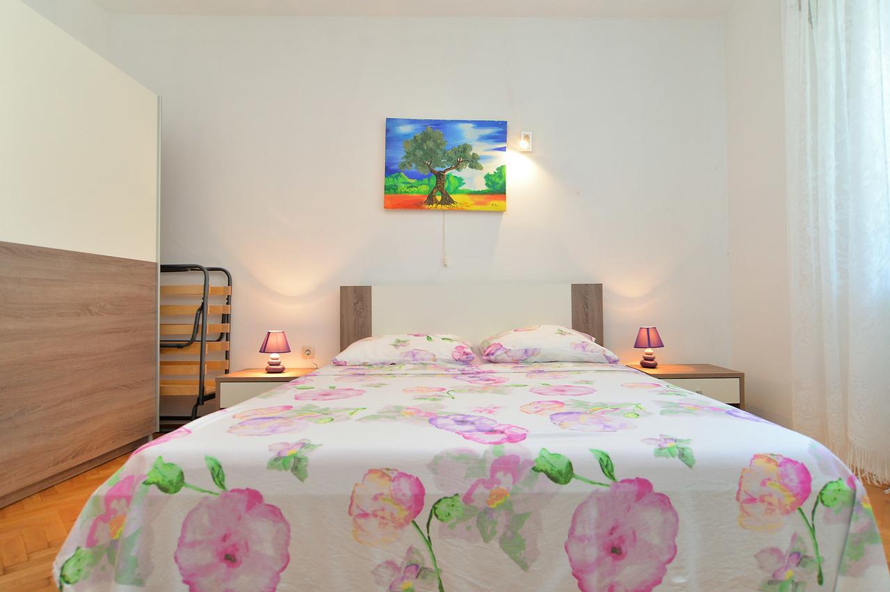 Apartments Gracijano 1724 Ližnjan エクステリア 写真