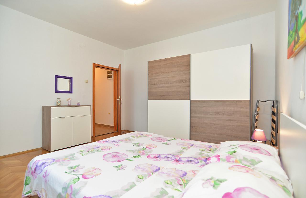 Apartments Gracijano 1724 Ližnjan エクステリア 写真