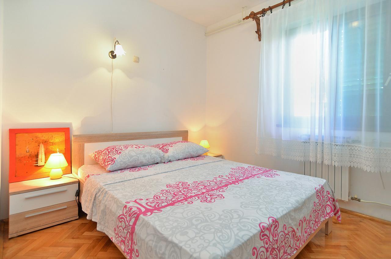 Apartments Gracijano 1724 Ližnjan エクステリア 写真