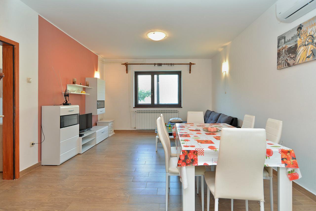 Apartments Gracijano 1724 Ližnjan エクステリア 写真