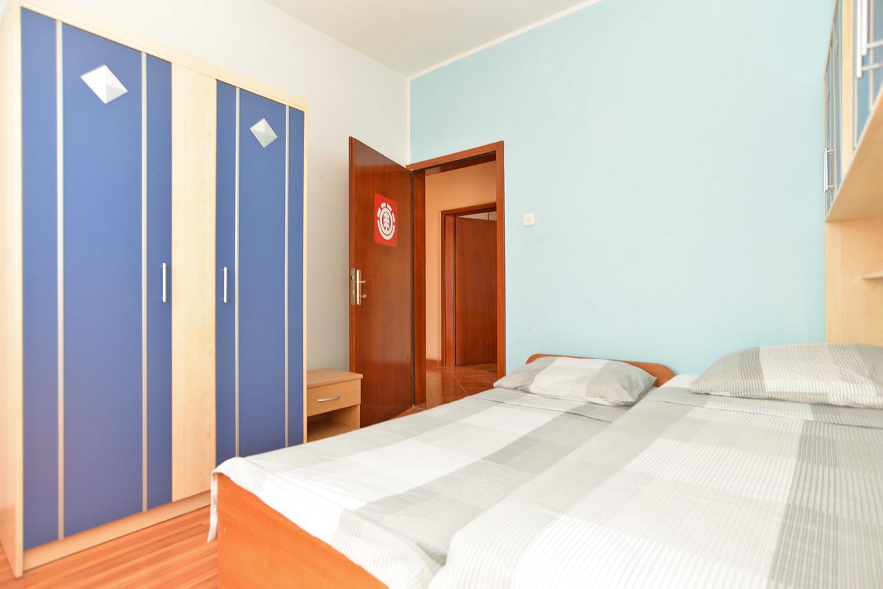 Apartments Gracijano 1724 Ližnjan エクステリア 写真