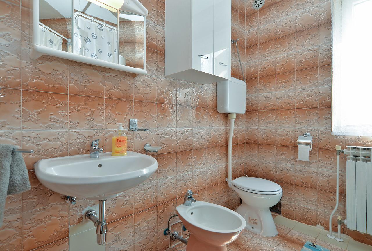 Apartments Gracijano 1724 Ližnjan エクステリア 写真