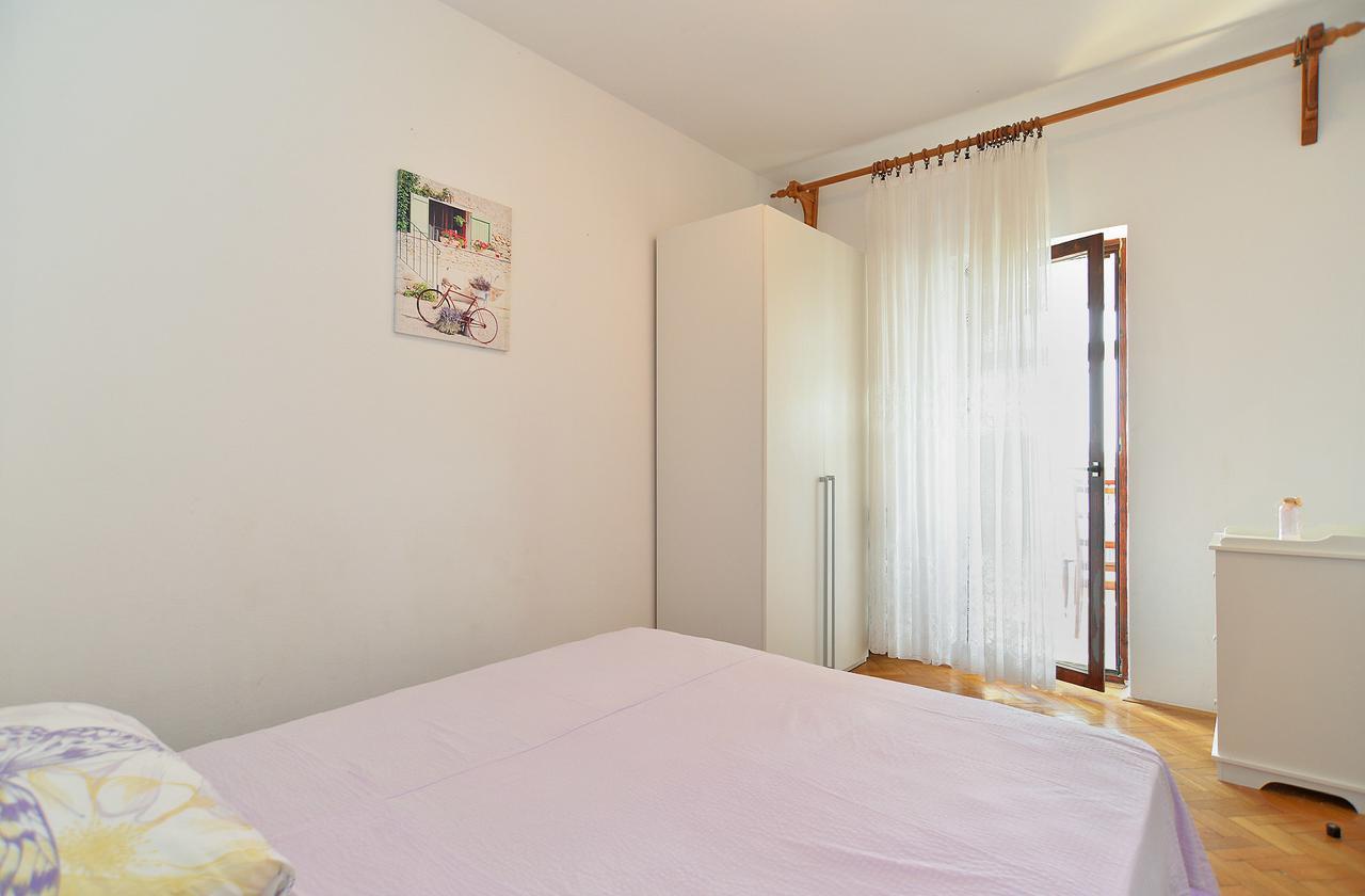 Apartments Gracijano 1724 Ližnjan エクステリア 写真