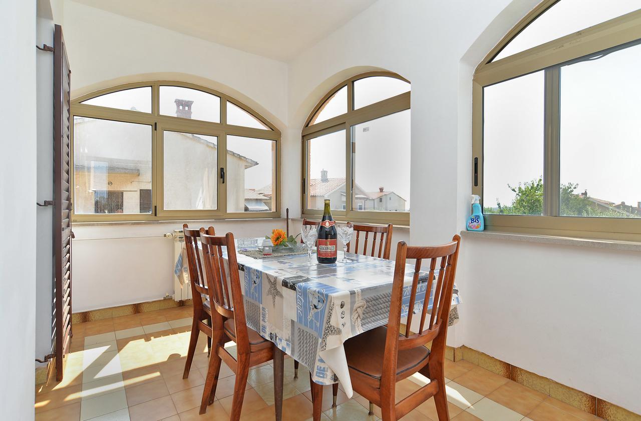 Apartments Gracijano 1724 Ližnjan エクステリア 写真