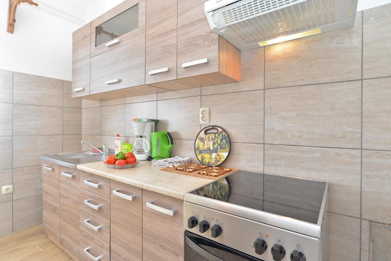Apartments Gracijano 1724 Ližnjan エクステリア 写真